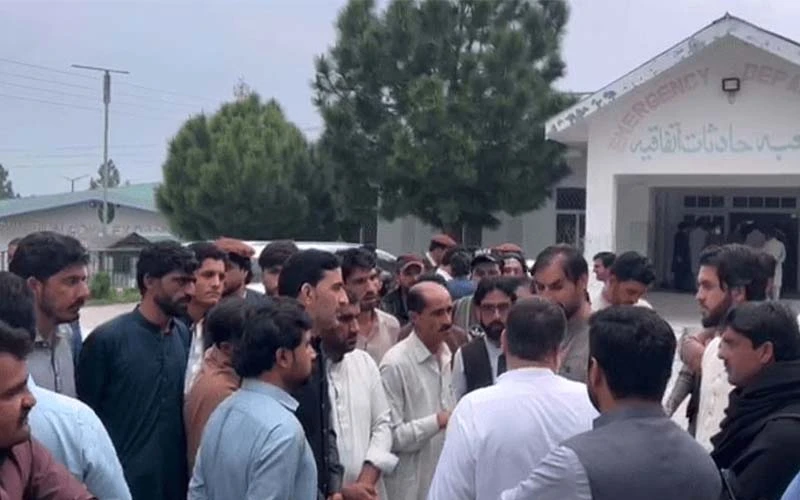 পাকিস্তানে গুলিতে ৭ শিক্ষকসহ নিহত ৮