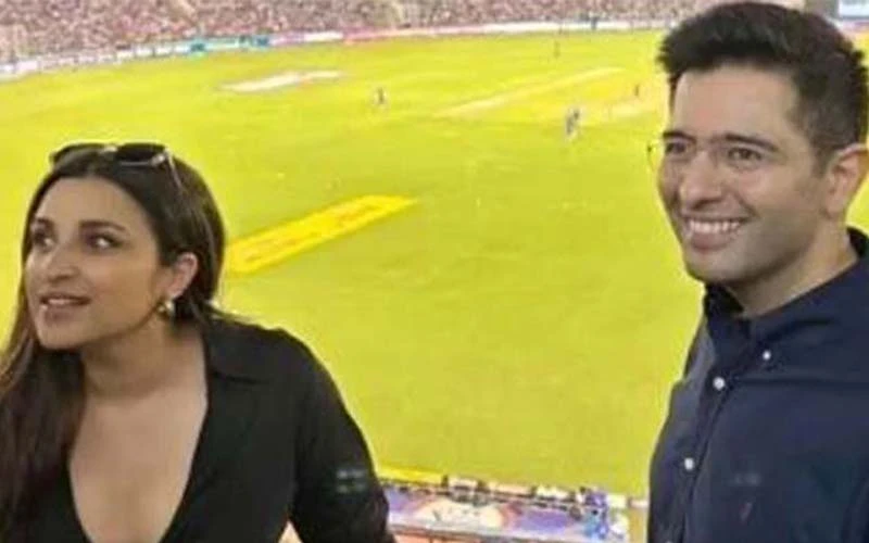 আইপিএল মাঠে ডেটিং, পরিণীতিকে দেখে ‘ভাবি, ভাবি’ রব