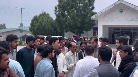 পাকিস্তানে গুলিতে ৭ শিক্ষকসহ নিহত ৮